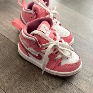 Nike Kids Sneakers in Pink and White